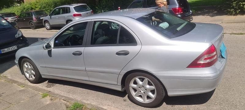 Grau Gebraucht 2007 Mercedes C220 Limousine | 3.989 € (Superpreis) - Bild 1/4