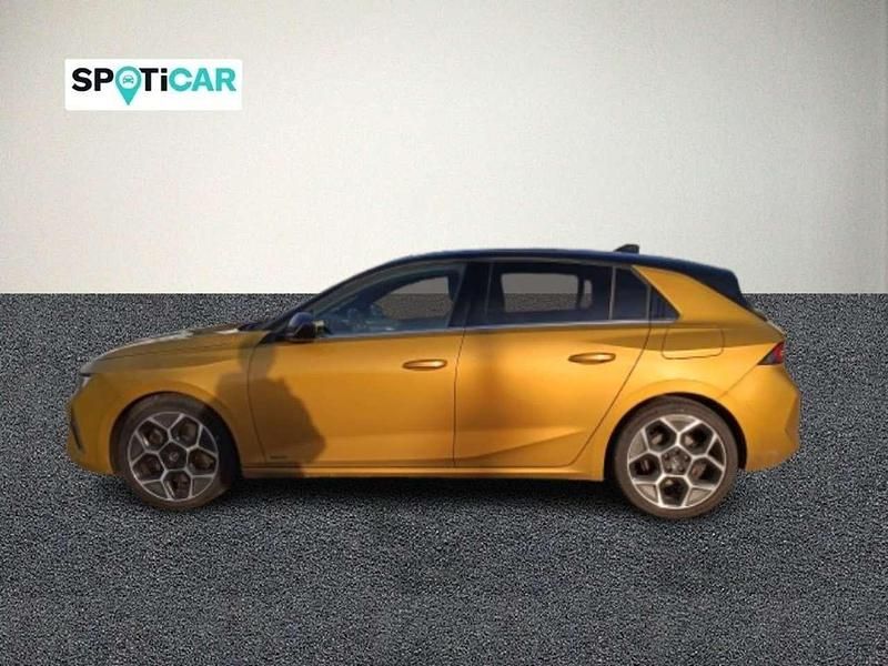 Usata Opel Astra Ultimate 179 CV (131 kW) 2022 Giallo Utilitaria