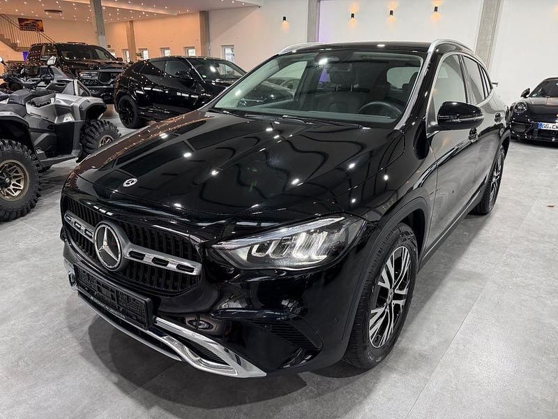 Schwarz Gebraucht 2024 Mercedes GLA180 SUV | 37.500 € (Fairer Preis) - Bild 1/4