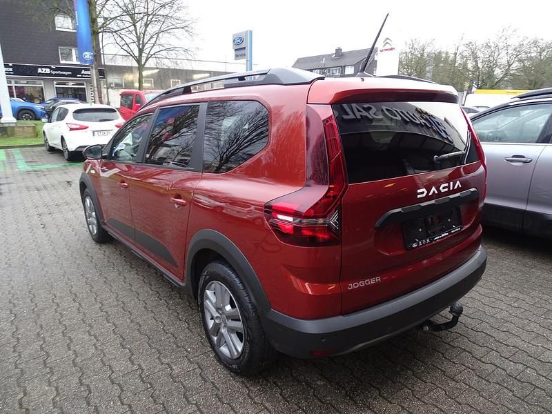 Second-hand Dacia Jogger Expression 110 CP (80 kW) 2023 Maro Monovolum