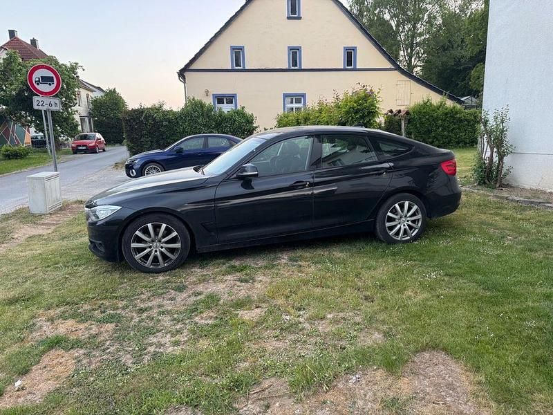 Schwarz Gebraucht 2015 BMW 320 Gran Turismo Performance Limousine | 11.900 € (Guter Preis) - Bild 1/4