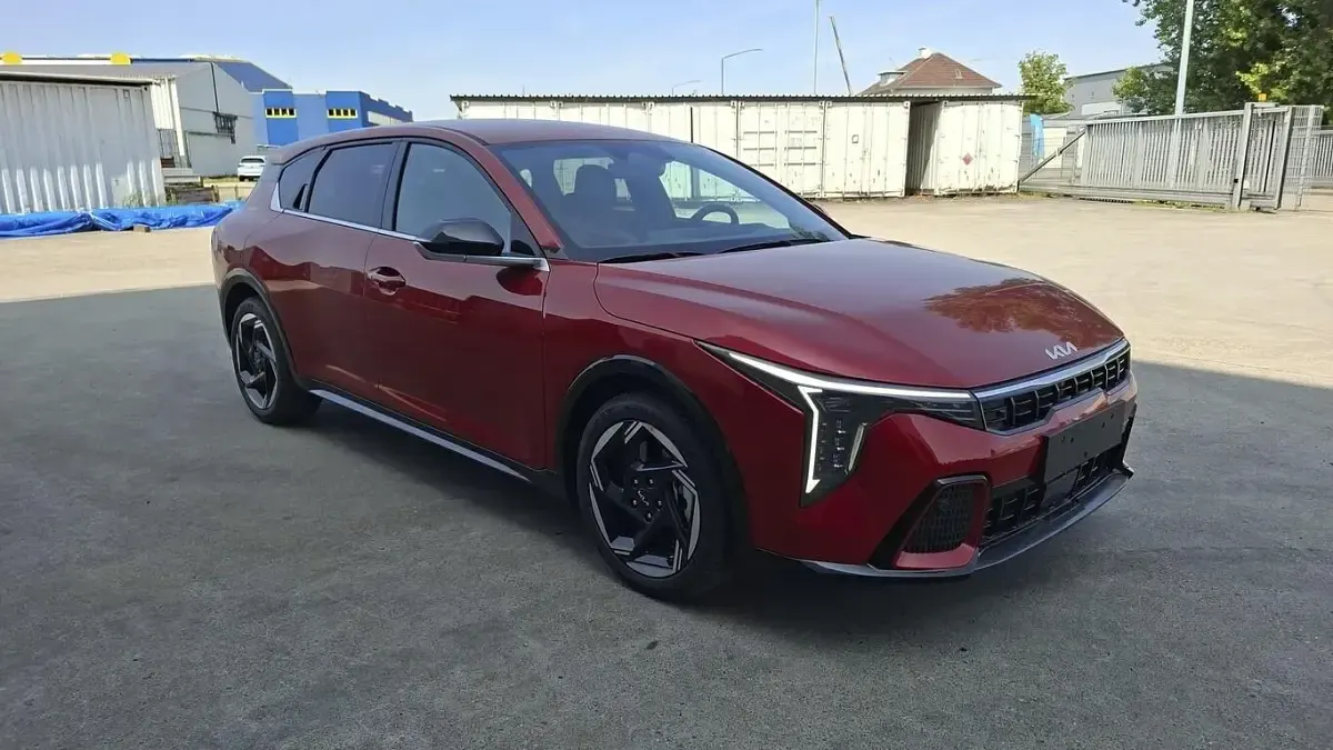 Neu Kia K4 Spirit 179 PS (131 kW) 2026 Fiery red metallic Limousine