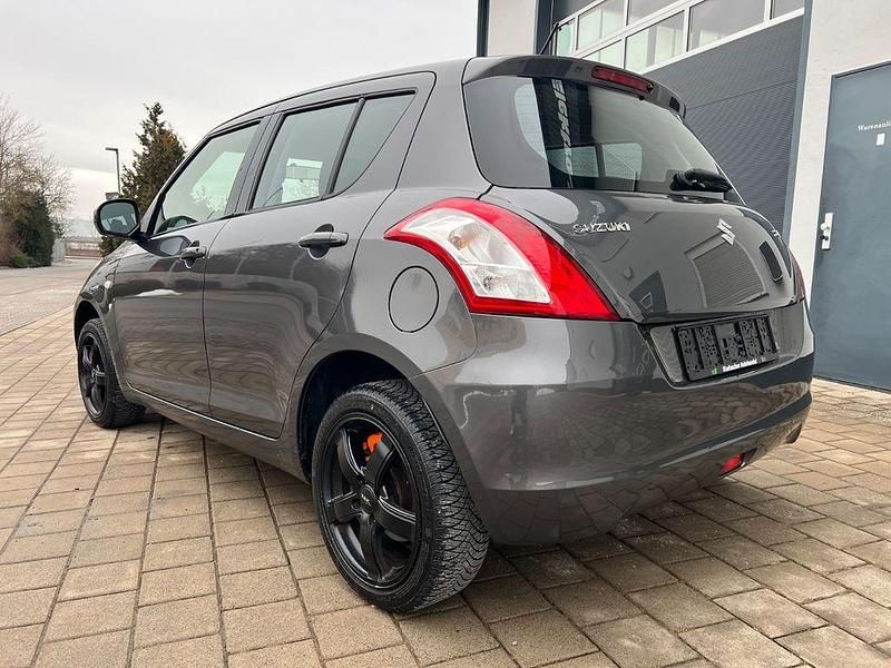 Gebraucht Suzuki Swift Club 94 PS (69 kW) 2012 Grau Kleinwagen