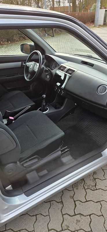 Gebraucht Suzuki Swift 92 PS (67 kW) 2007 Silber Kleinwagen