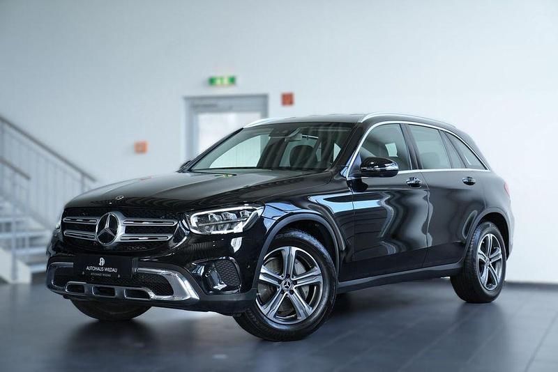 Obsidianschwarz lack Gebraucht 2020 Mercedes GLC200 SUV | 33.990 € (Superpreis) - Bild 1/4