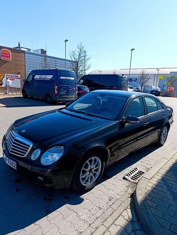 Schwarz Gebraucht 2009 Mercedes E280 Avantgarde Limousine | 5.290 € (Guter Preis) - Bild 1/4