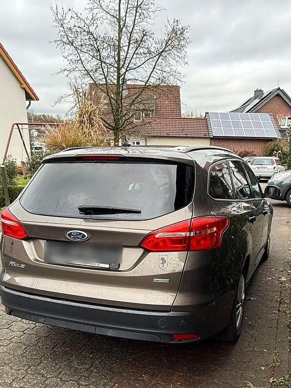 Gebraucht Ford Focus Business Edition 125 PS (91 kW) 2017 Braun Kombi