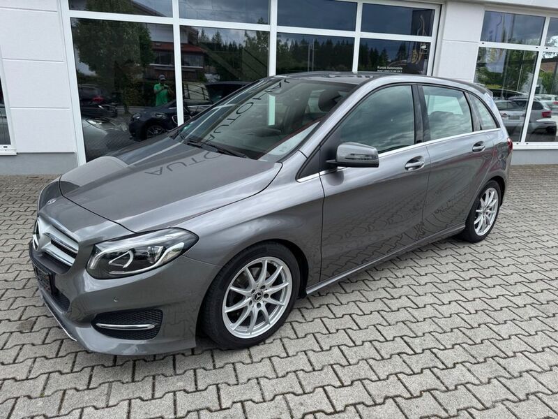 Grau Gebraucht 2018 Mercedes B200 Urban Van / Kleinbus | 19.999 € (Fairer Preis) - Bild 1/4