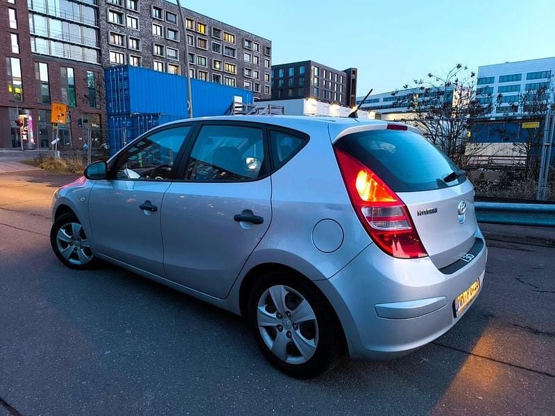 Gebraucht Hyundai i30 Edition 109 PS (80 kW) 2008 Silber Limousine