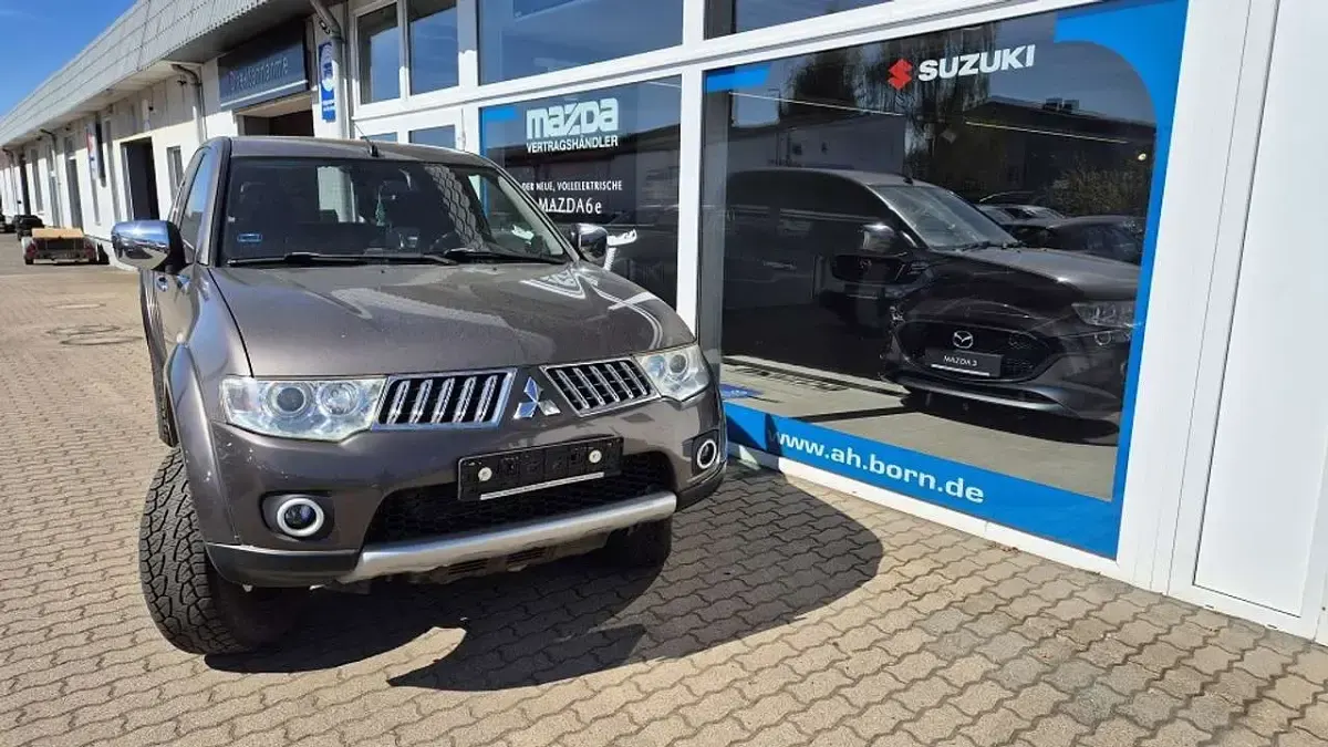Gebraucht Mitsubishi L200 Intense 178 PS (130 kW) 2012 Granitbraun (m) Pickup