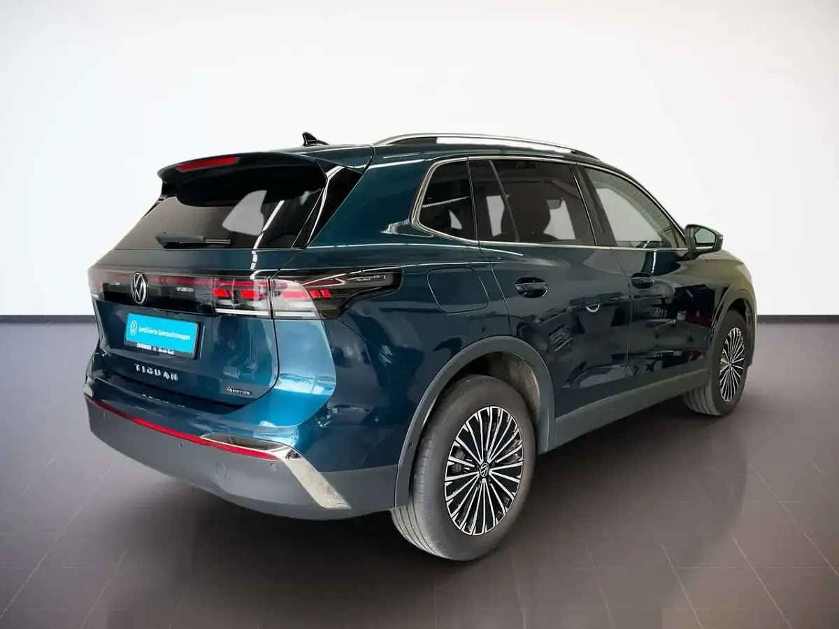 Gebraucht VW Tiguan Elegance 193 PS (141 kW) 2025 Blau SUV