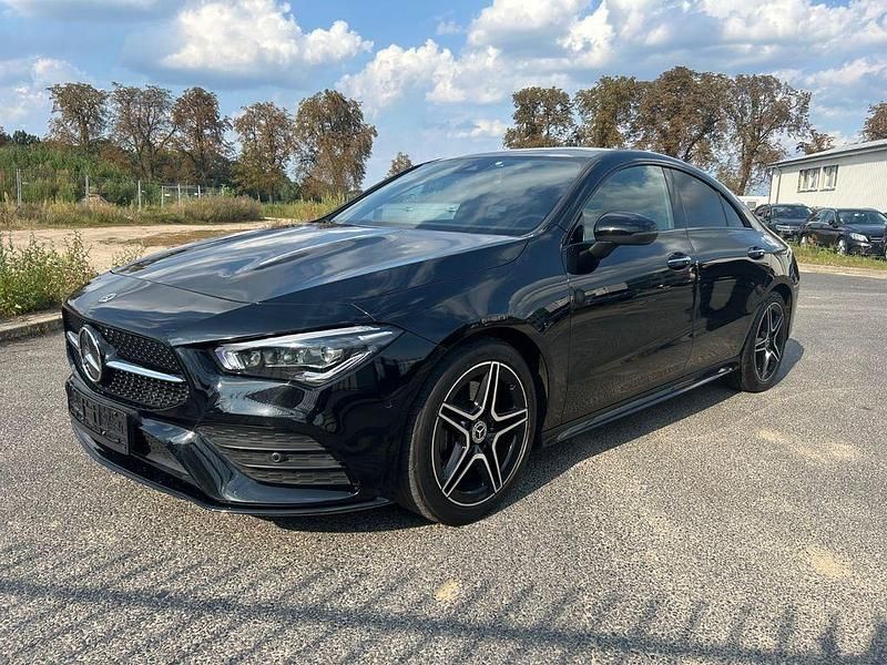 Schwarz Gebraucht 2021 Mercedes CLA200 AMG line Limousine | 27.400 € (Fairer Preis) - Bild 1/4