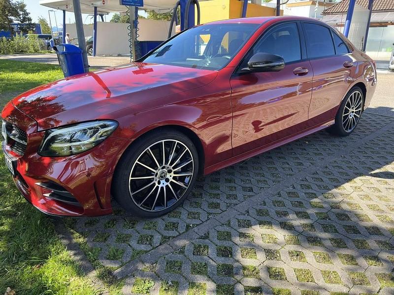 Rot Gebraucht 2019 Mercedes C300 AMG line Limousine | 25.490 € (Superpreis) - Bild 1/4