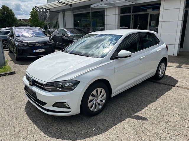 Weiß Gebraucht 2019 VW Polo Comfortline Limousine | 11.990 € (Fairer Preis) - Bild 1/4