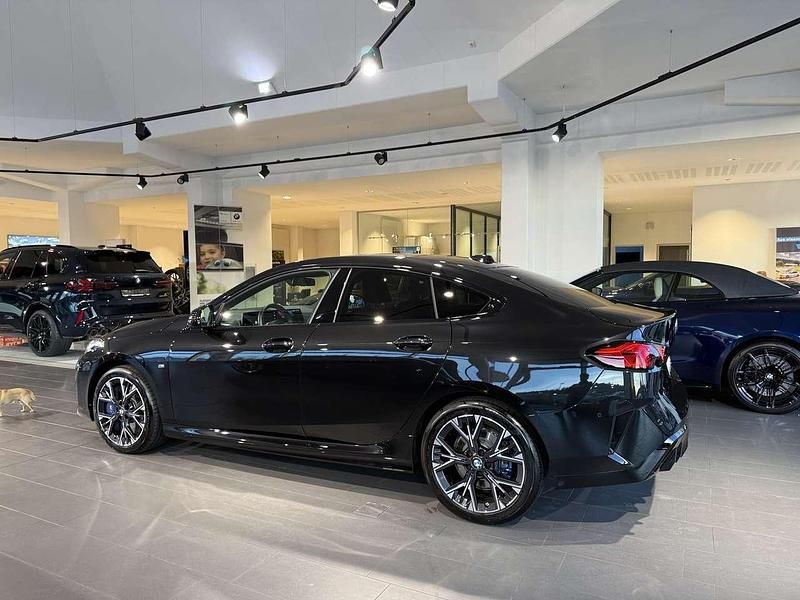 Gebraucht BMW 220 M Sport 156 PS (114 kW) 2025 Black sapphire metallic Coupé
