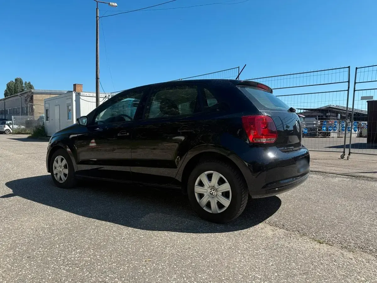 Käytetty VW Polo 60 HP (44 kW) 2011 Musta Viistoperä