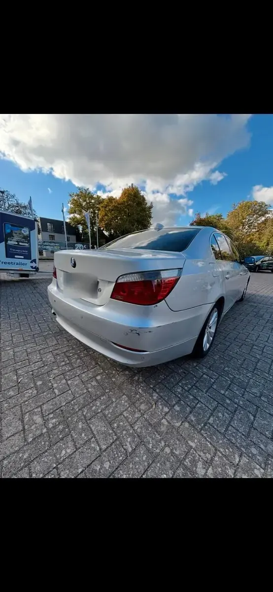 Second-hand BMW 525 177 CP (130 kW) 2006 Argintiu Berlinǎ