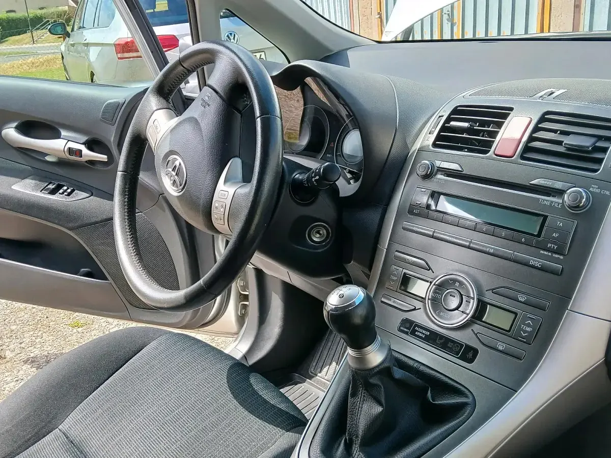 Gebraucht Toyota Auris 2008 Grau Kleinwagen