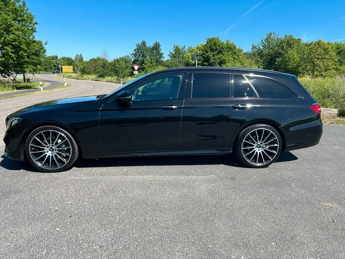 Gebraucht Mercedes E250 AMG 211 PS (155 kW) 2016 Schwarz Kombi