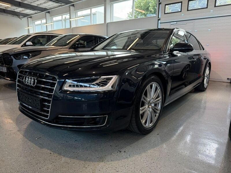 Blau Gebraucht 2015 Audi A8 Limousine | 32.500 € (Teuer) - Bild 1/4
