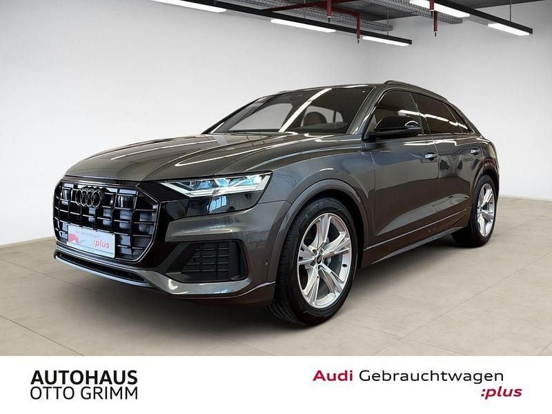Grau Gebraucht 2022 Audi Q8 Performance SUV | 64.929 € (Fairer Preis) - Bild 1/4