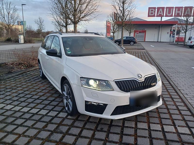 Gebraucht Skoda Octavia vRS 220 PS (161 kW) 2015 Weiß Kleinwagen