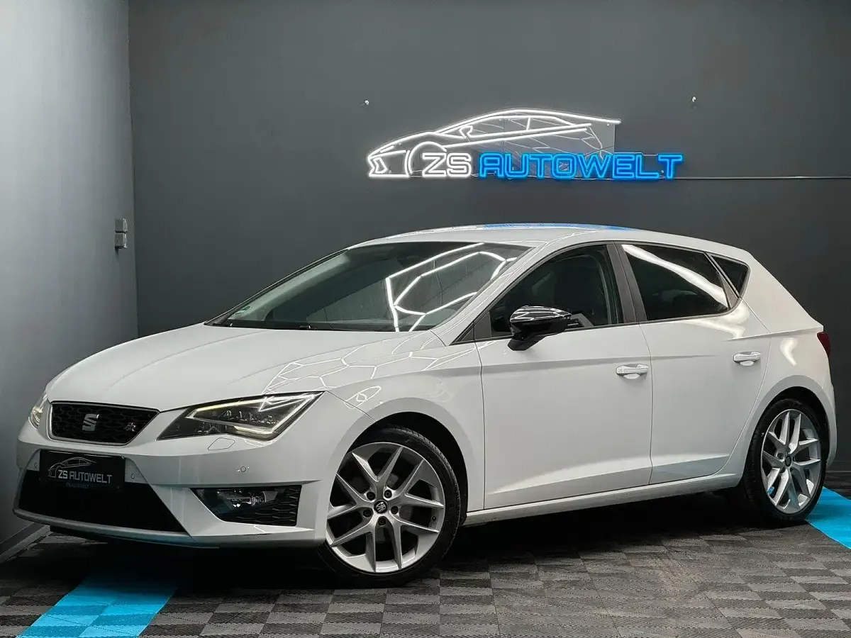 Używany Seat Leon FR 150 KM (110 kW) 2015 Biały Sedan/Limuzyna