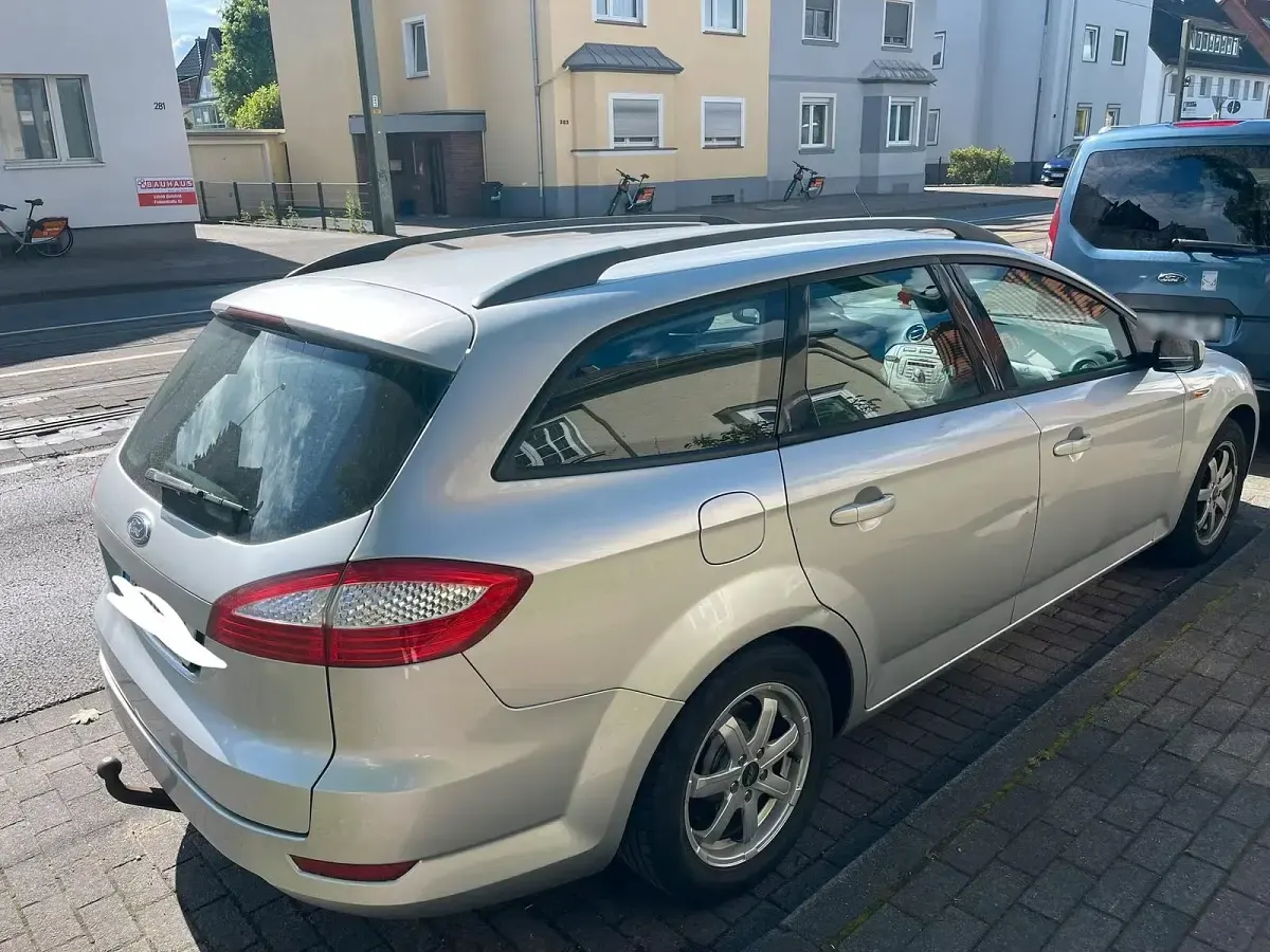 Gebraucht Ford Mondeo 140 PS (102 kW) 2010 Silber Kombi