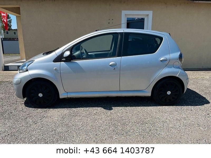 Gebraucht Toyota Aygo City 68 PS (50 kW) 2009 Silber Kleinwagen
