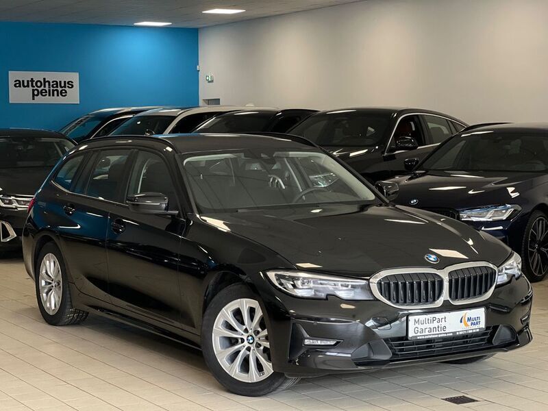 Schwarz ii Gebraucht 2022 BMW 318 Advantage Kombi | 20.797 € (Guter Preis) - Bild 1/4