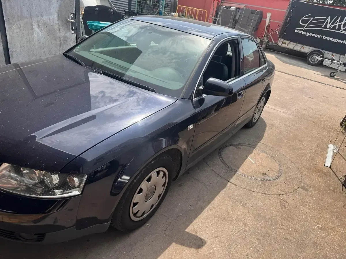 Gebraucht Audi A4 130 PS (95 kW) 2002 Blau Limousine