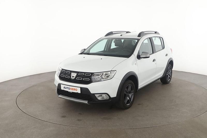 Weiß Gebraucht 2018 Dacia Sandero Celebration Kleinwagen | 9.350 € (Fairer Preis) - Bild 1/3