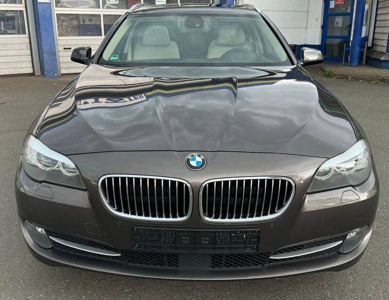 Gebraucht BMW 530 258 PS (189 kW) 2011 Braun Limousine