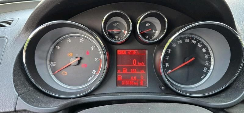 Gebraucht Opel Insignia 130 PS (95 kW) 2012 Schwarz Kombi