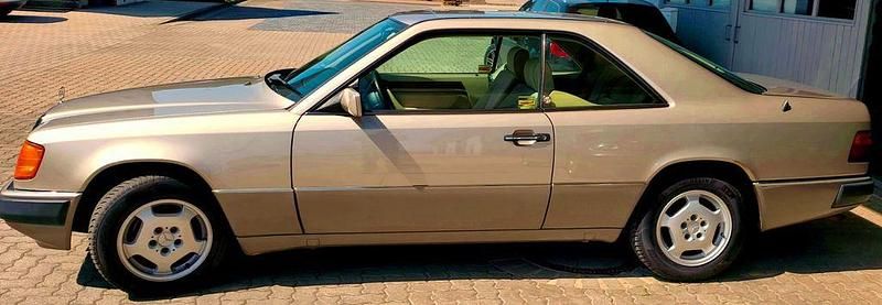 Gebraucht Mercedes E300 179 PS (131 kW) 1990 Gold Coupé