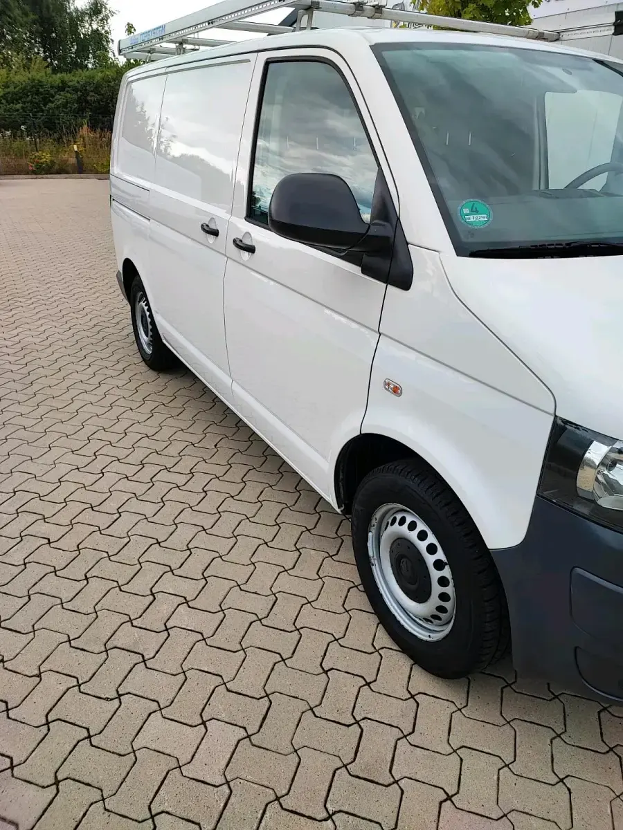 Gebraucht VW Multivan 84 PS (61 kW) 2012 Weiß Van / Kleinbus