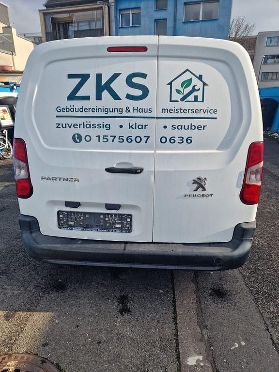 Gebraucht Peugeot Partner 99 PS (72 kW) 2018 Weiß Van / Kleinbus