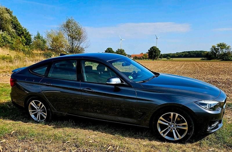 Grau Gebraucht 2019 BMW 320 Gran Turismo Limousine | 22.500 € (Fairer Preis) - Bild 1/4