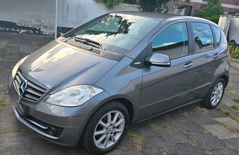 Grau Gebraucht 2010 Mercedes A160 Limousine | 2.850 € (Fairer Preis) - Bild 1/4