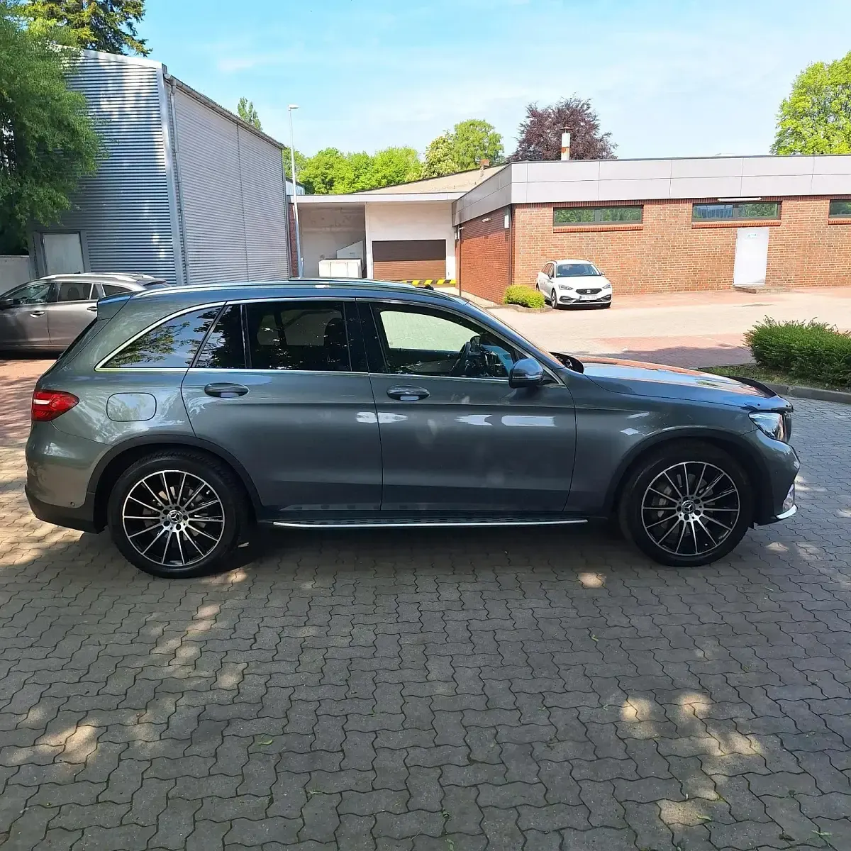 Gebraucht Mercedes GLC220 AMG line 170 PS (125 kW) 2017 Grau SUV