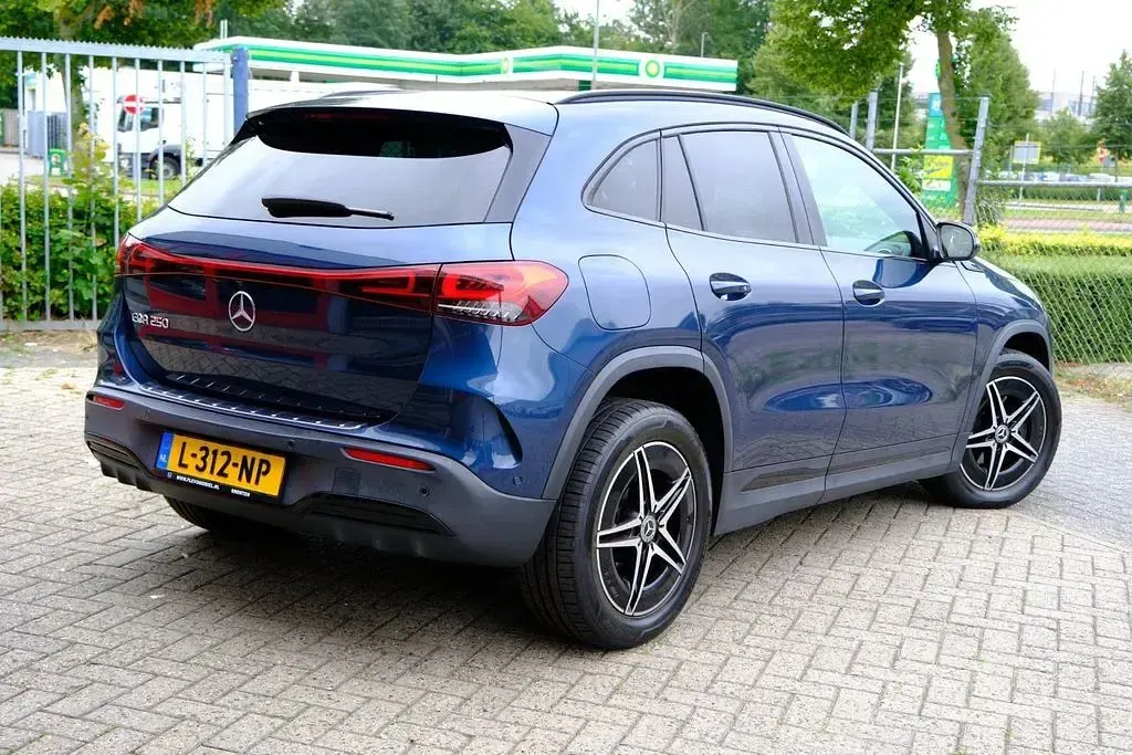 Gebraucht Mercedes EQA250 Business 139 kW (190 PS) 2021 Blau SUV