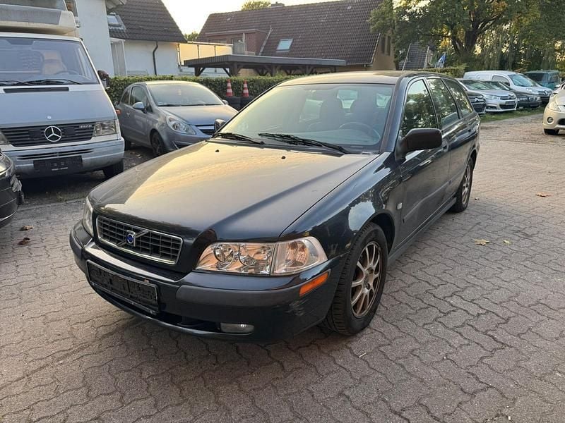 Schwarz Gebraucht 2004 Volvo V40 Kombi | 1.000 € (Guter Preis) - Bild 1/4
