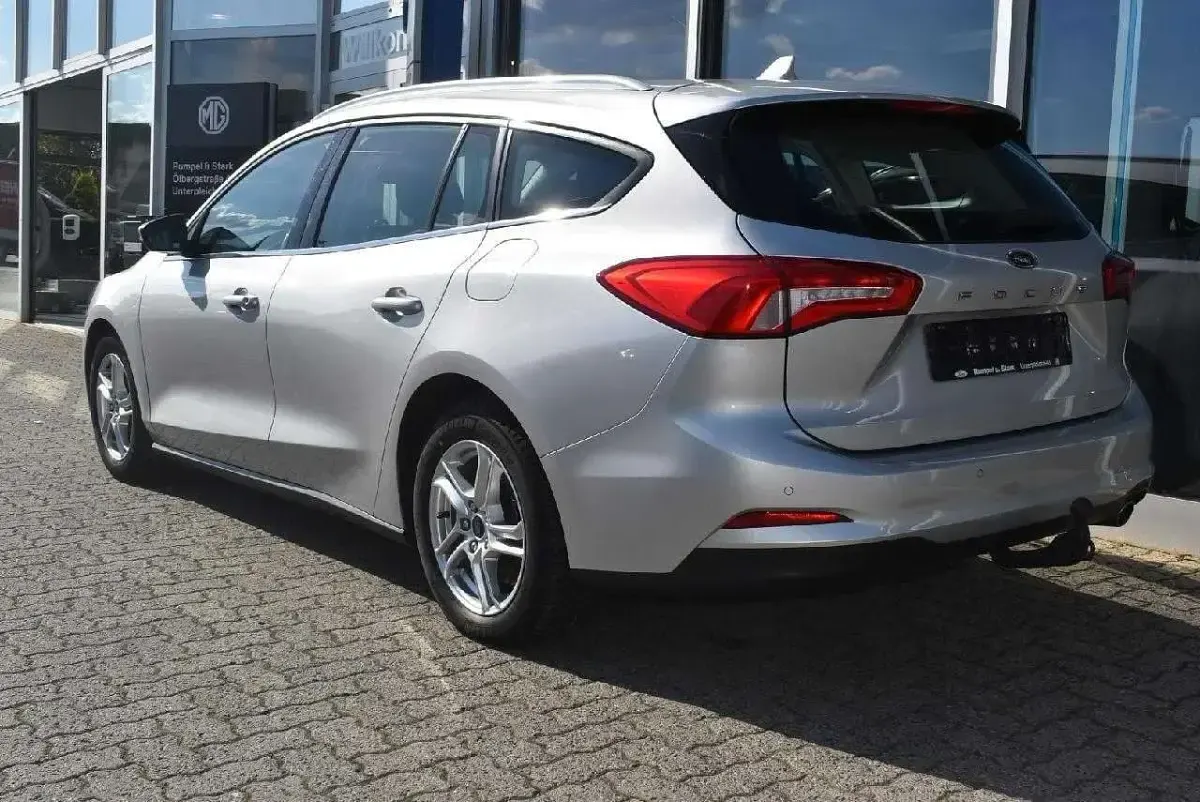 Używany Ford Focus Cool & Connect 101 KM (74 kW) 2019 Srebrny Kombi