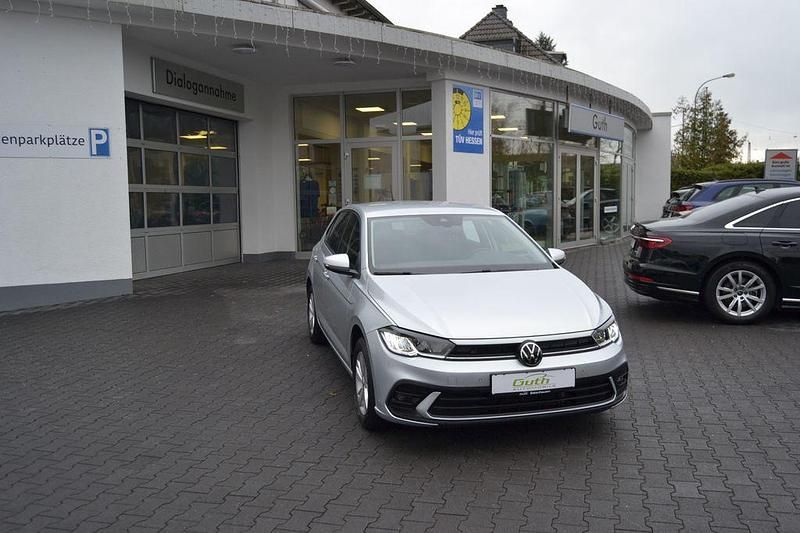 Silber Gebraucht 2022 VW Polo Life Limousine | 17.980 € (Guter Preis) - Bild 1/4