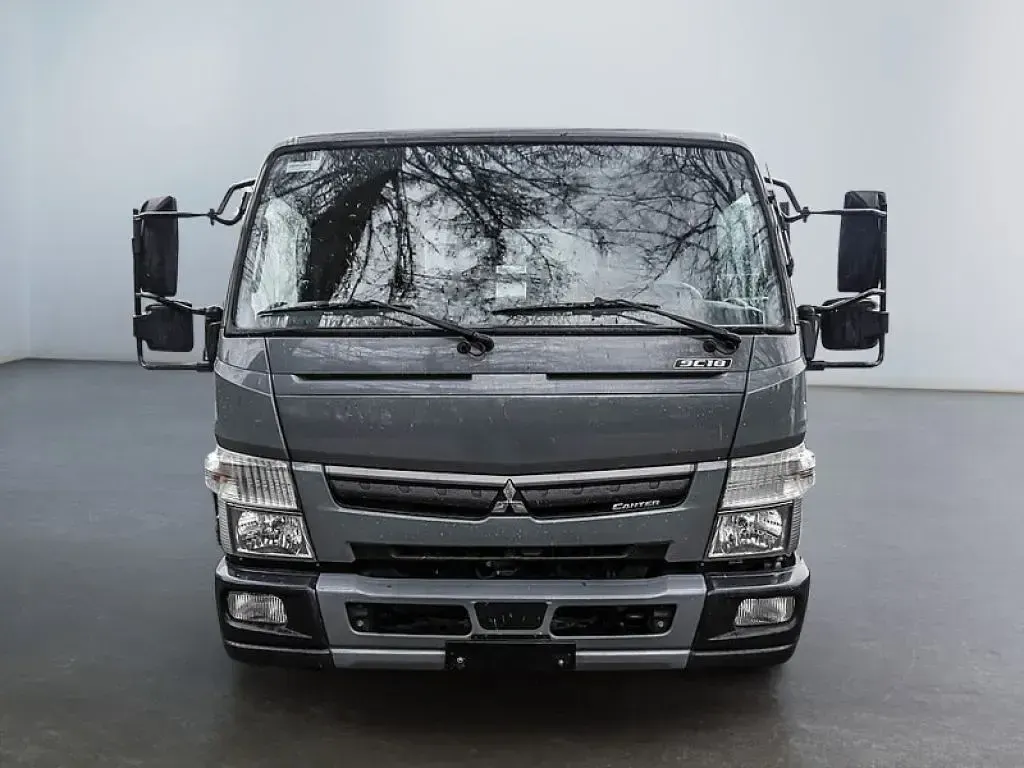 Gebraucht Mitsubishi Canter 175 PS (128 kW) 2021 Basaltgrau Van