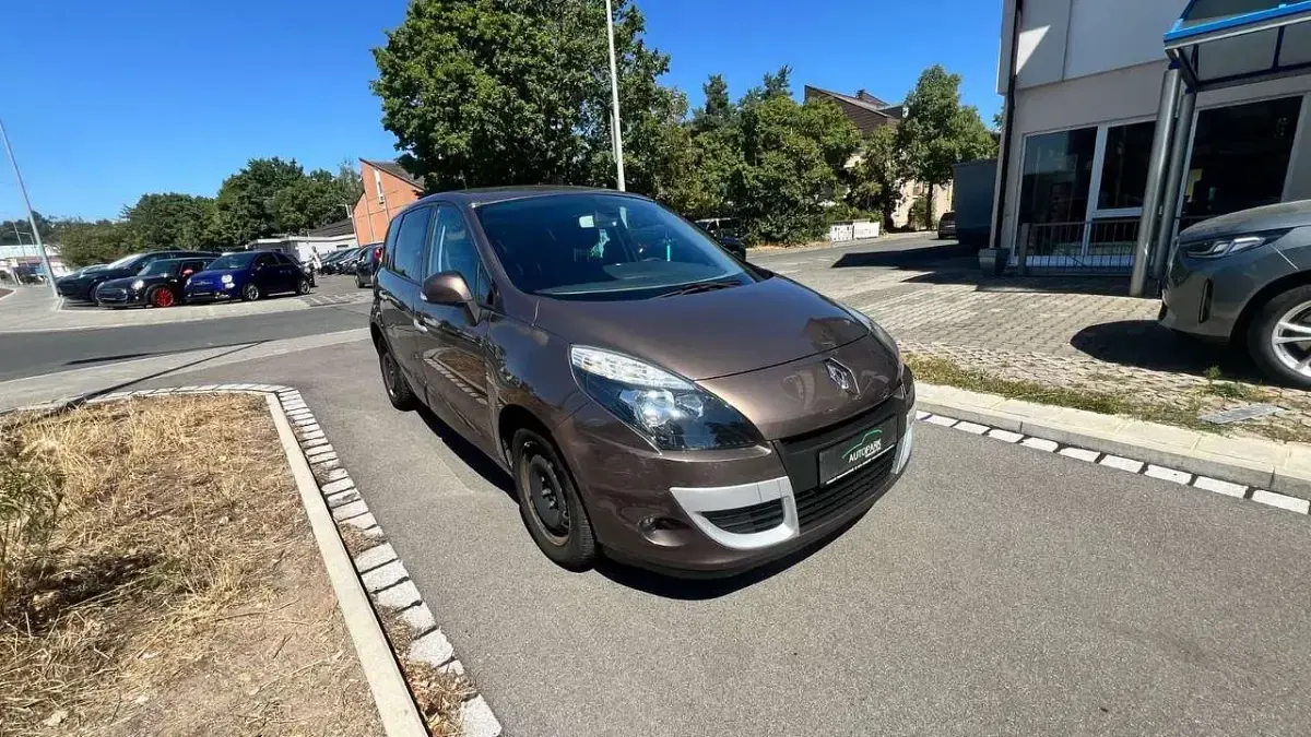 Gebraucht Renault Scénic III Dynamique 131 PS (96 kW) 2012 Braun Van / Kleinbus