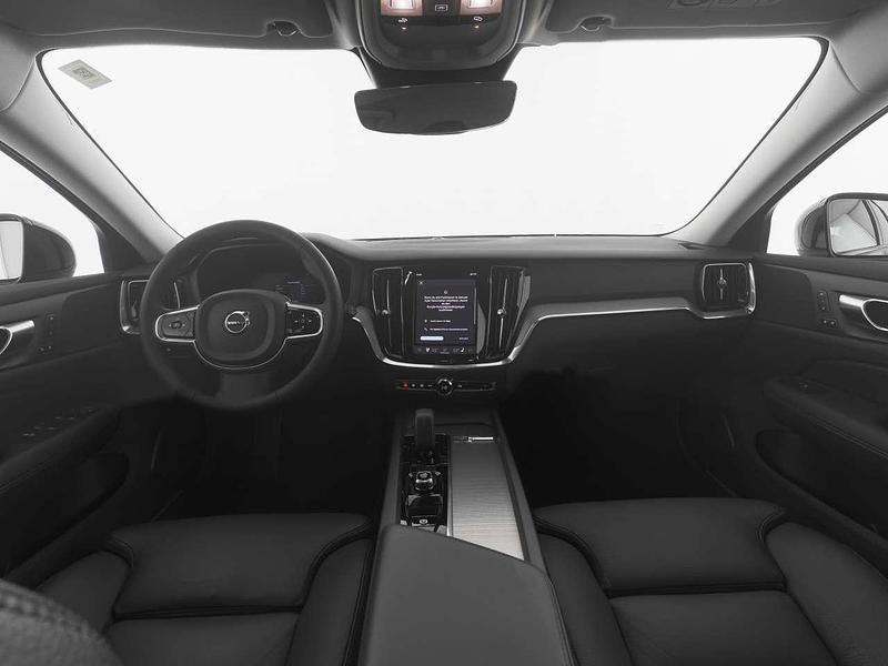 Gebraucht Volvo V60 CC Plus 197 PS (144 kW) 2024 Schwarz onyx black / metallic Kombi