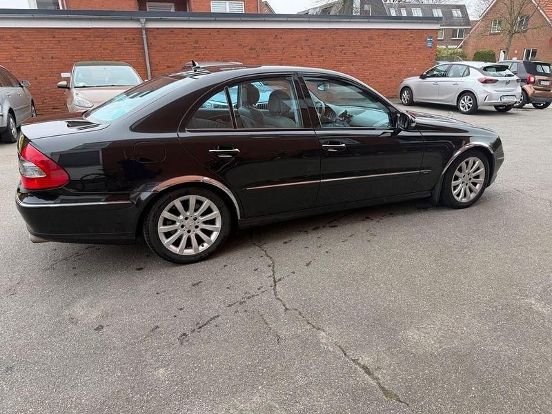 Gebraucht Mercedes E280 Avantgarde 190 PS (139 kW) 2006 Schwarz Limousine