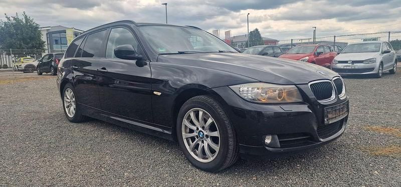 Schwarz Gebraucht 2012 BMW 318 Sport Line Kombi | 3.500 € (Superpreis) - Bild 1/4