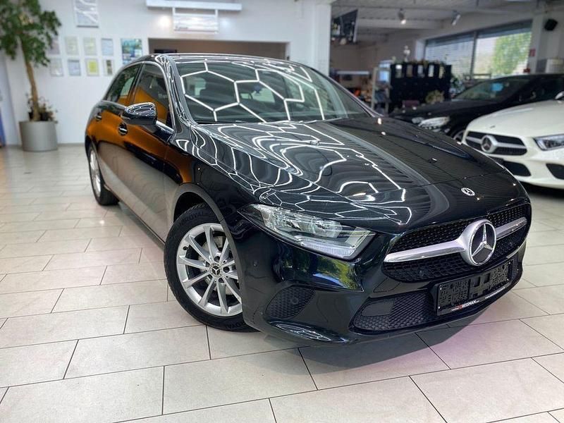 Schwarz Gebraucht 2021 Mercedes A180 Progressive Limousine | 22.900 € (Fairer Preis) - Bild 1/4